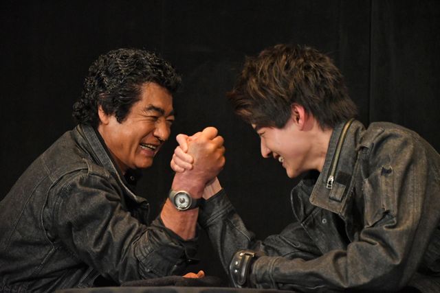 藤岡弘、＆息子・真威人、親子初イベントで射撃対決！（11枚目）