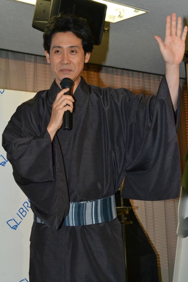 大泉洋、自身のエッセイが村上春樹超えに満面の笑み！　画像ギャラリー（3枚目）