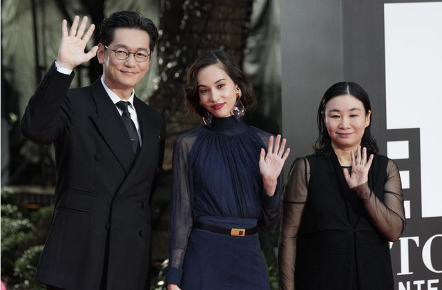 井浦新、水原希子がクールに登場（8枚目）