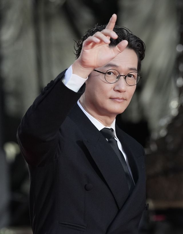 井浦新、水原希子がクールに登場（10枚目）