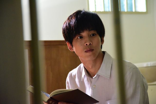 松坂桃李主演×貫井徳郎原作「微笑む人」場面写真（5枚目）