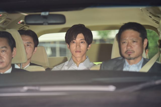 松坂桃李主演×貫井徳郎原作「微笑む人」場面写真（11枚目）