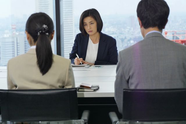 松坂桃李主演×貫井徳郎原作「微笑む人」場面写真（20枚目）