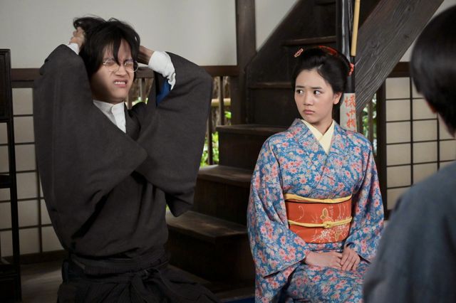 【画像8枚】朝ドラ「風、薫る」シマケン（佐野晶哉）が宗一（上杉柊平）と安（早坂美海）を引き合わせて…第44回場面写真（2枚目）