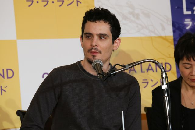 ライアン・ゴズリング、鏡割りに挑戦！『ラ・ラ・ランド』来日記者会見フォトギャラリー！（9枚目）