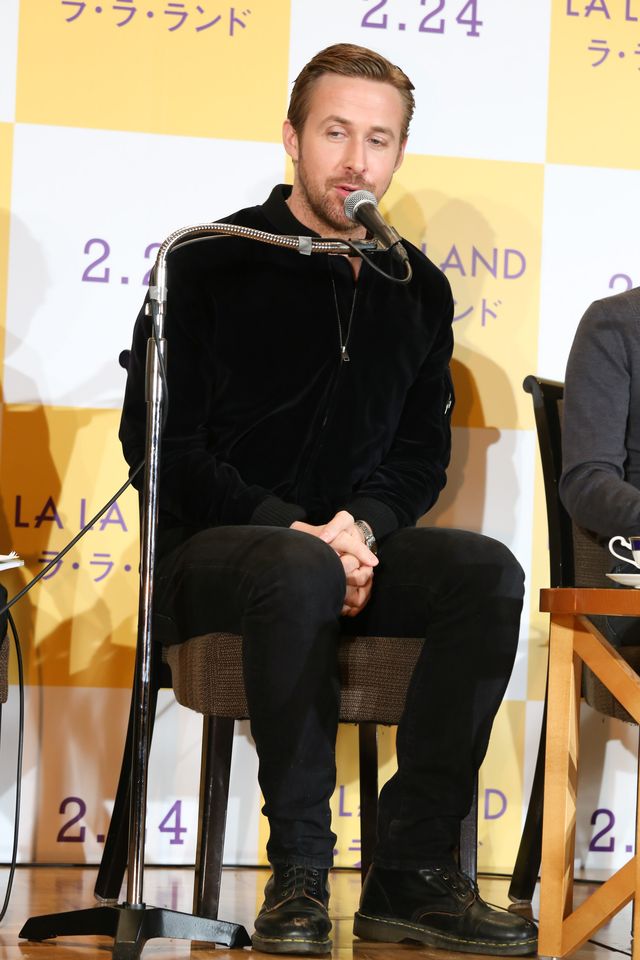 ライアン・ゴズリング、鏡割りに挑戦！『ラ・ラ・ランド』来日記者会見フォトギャラリー！（12枚目）
