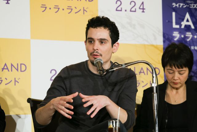 ライアン・ゴズリング、鏡割りに挑戦！『ラ・ラ・ランド』来日記者会見フォトギャラリー！（14枚目）