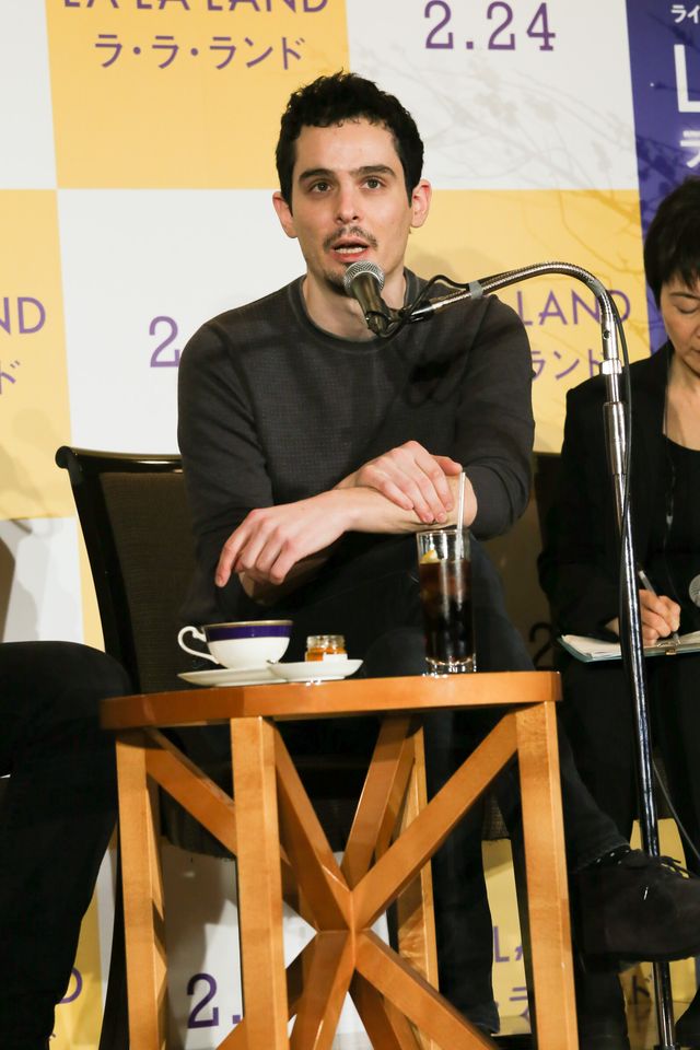ライアン・ゴズリング、鏡割りに挑戦！『ラ・ラ・ランド』来日記者会見フォトギャラリー！（17枚目）
