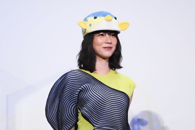 のん、ハコフグ帽を受け継ぐ!?映画『さかなのこ』公開記念舞台あいさつ（2枚目）