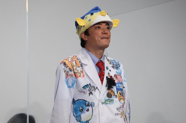 のん、ハコフグ帽を受け継ぐ!?映画『さかなのこ』公開記念舞台あいさつ（4枚目）