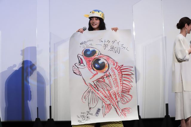 のん、ハコフグ帽を受け継ぐ!?映画『さかなのこ』公開記念舞台あいさつ（13枚目）