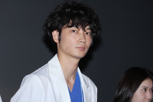 綾野剛、産婦人科医役を通してパパに憧れ！ドラマ「コウノドリ」舞台あいさつフォトギャラリー！：フォトギャラリー