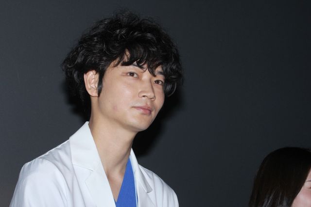 綾野剛、産婦人科医役を通してパパに憧れ！ドラマ「コウノドリ」舞台あいさつフォトギャラリー！（4枚目）