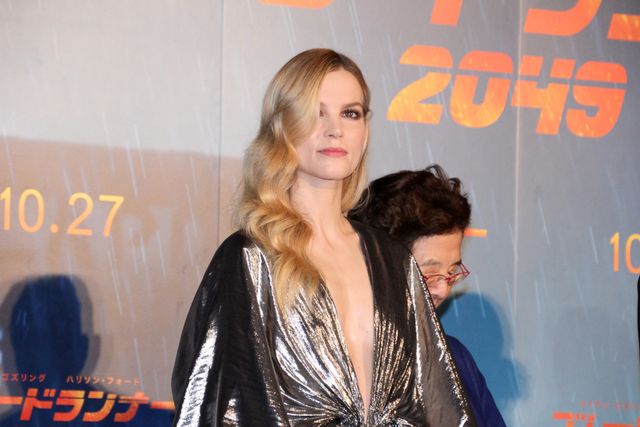 日本のファンに向かって笑顔で手を振るハリソン・フォード（8枚目）