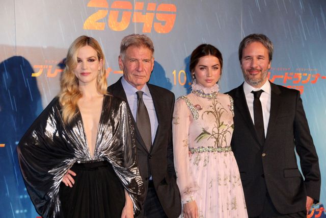 日本のファンに向かって笑顔で手を振るハリソン・フォード（12枚目）