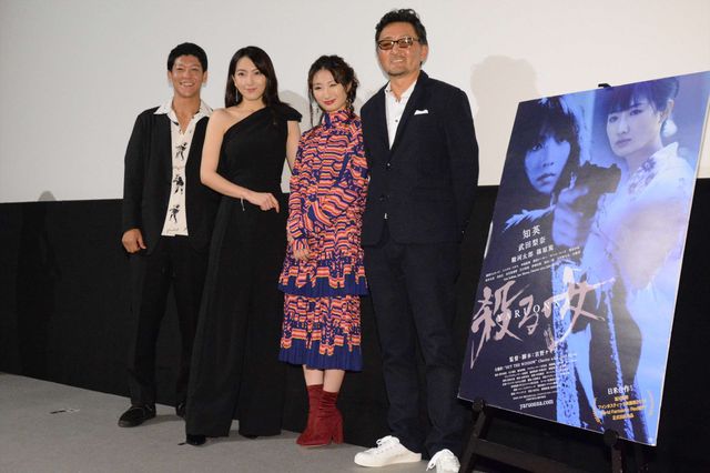 知英、クールな黒ドレスで登場！『殺る女』初日舞台あいさつ（7枚目）