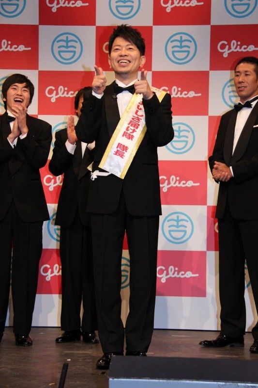 グリコと吉本興業のコラボレーションキャンペーンの発表会見フォトギャラリー：フォトギャラリー