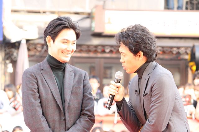 大泉洋、大阪で服が被った松田龍平にツッコミ！：フォトギャラリー