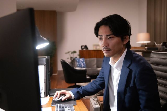 妻を古城に幽閉し“性のレッスン”…『月がみている』場面写真9点（6枚目）