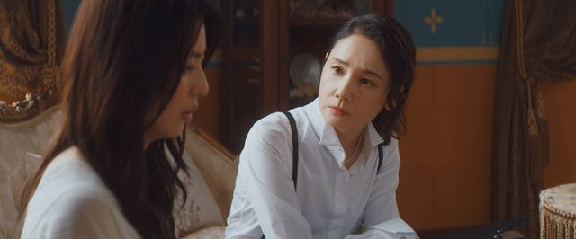 妻を古城に幽閉し“性のレッスン”…『月がみている』場面写真9点（7枚目）