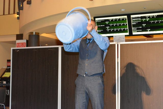 海老蔵のアイス・バケツ・チャレンジの模様…写真ギャラリー（8枚目）