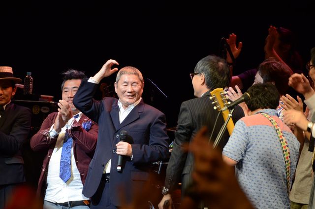 ビートたけし、サンボマスターの演奏で「浅草キッド」を披露！「たけしリスペクトライブ」写真ギャラリー（16枚目）