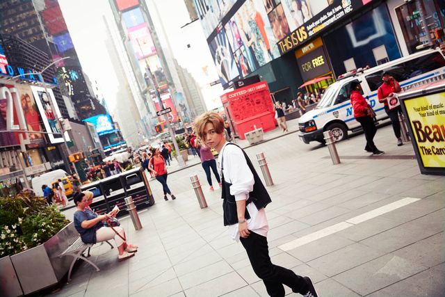 千葉雄大、タイムズスクエアに降臨！写真集「彩り」先行カット（3枚目）