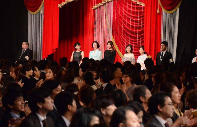 松岡茉優、キュートなドレスで笑顔！：フォトギャラリー