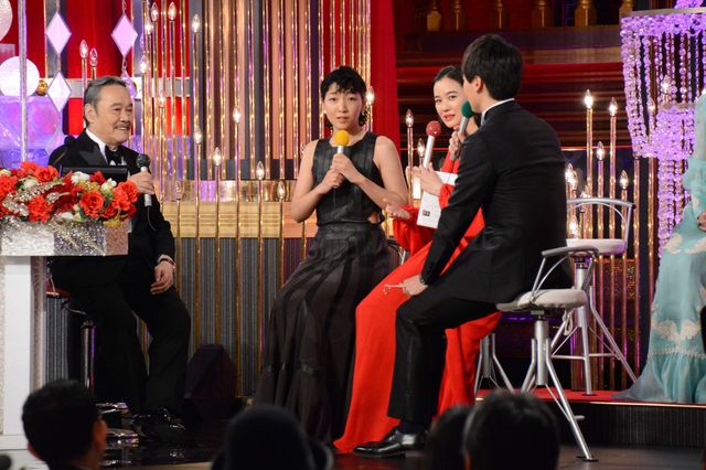 松岡茉優、キュートなドレスで笑顔！（4枚目）