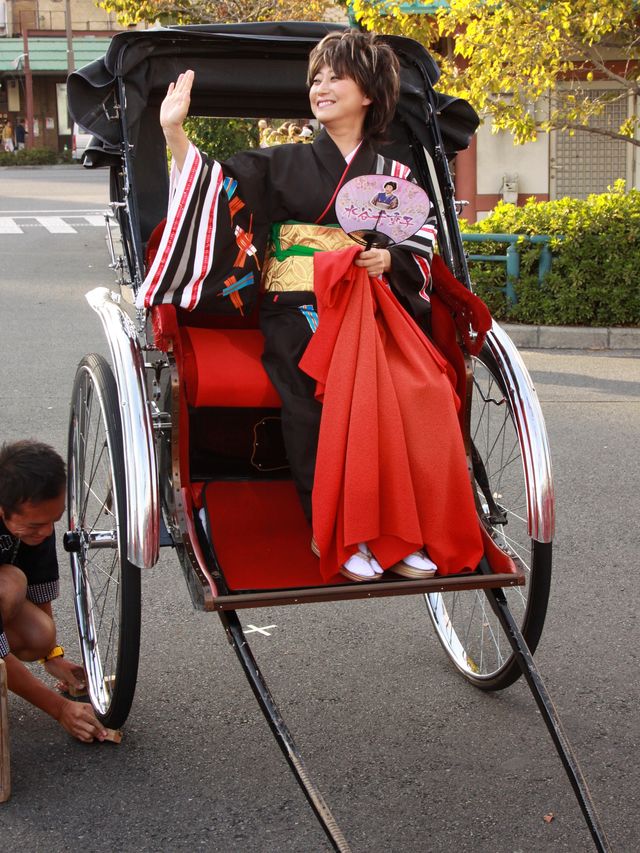 水谷千重子リサイタルツアーDVD発売記念＆紅白出場祈願浅草詣り写真ギャラリー（5枚目）