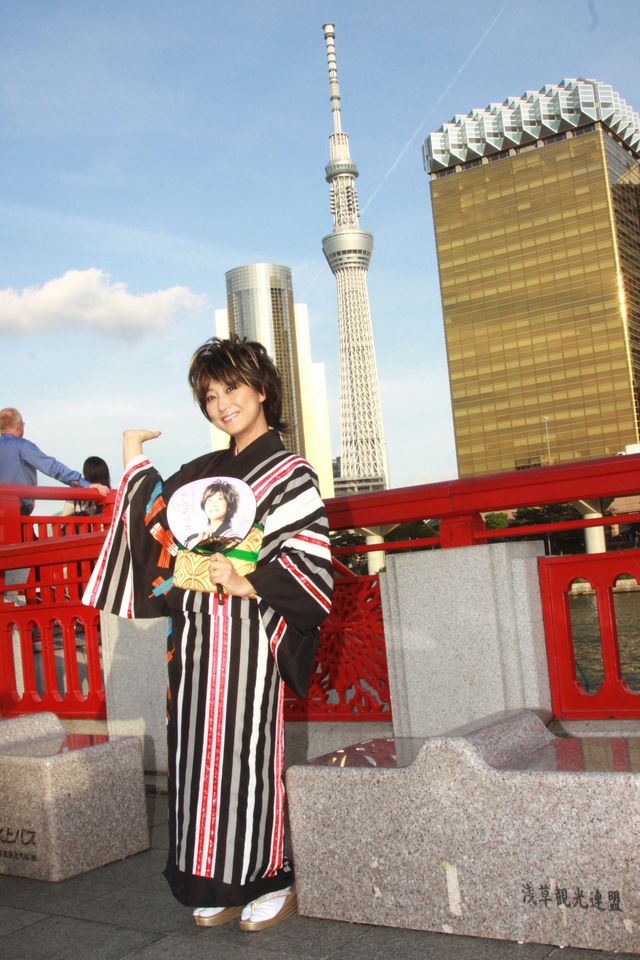 水谷千重子リサイタルツアーDVD発売記念＆紅白出場祈願浅草詣り写真ギャラリー（6枚目）