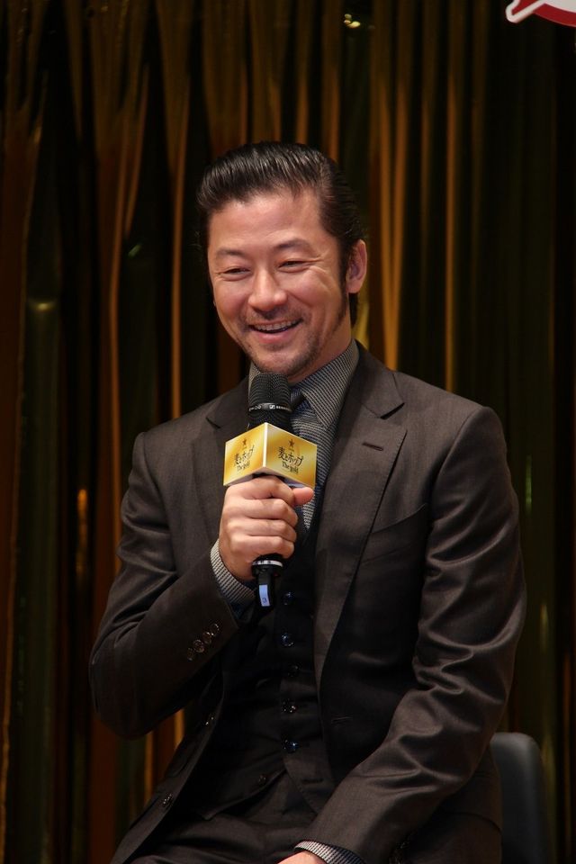 V6岡田准一と浅野忠信がCMで共演！発表会フォトギャラリー（3枚目）