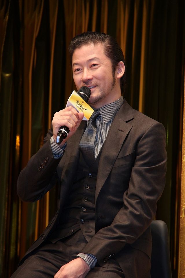 V6岡田准一と浅野忠信がCMで共演！発表会フォトギャラリー（4枚目）