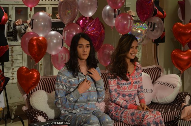 ネガティブモデル栗原類が出席！「ピーチ・ジョン カタログ2012冬号カバーお披露目イベント」フォトギャラリー（8枚目）