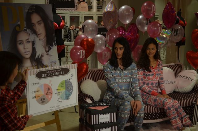 ネガティブモデル栗原類が出席！「ピーチ・ジョン カタログ2012冬号カバーお披露目イベント」フォトギャラリー（9枚目）