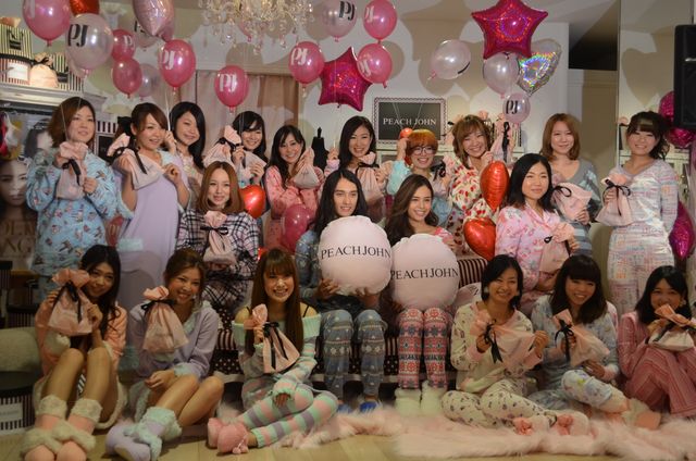 ネガティブモデル栗原類が出席！「ピーチ・ジョン カタログ2012冬号カバーお披露目イベント」フォトギャラリー（20枚目）