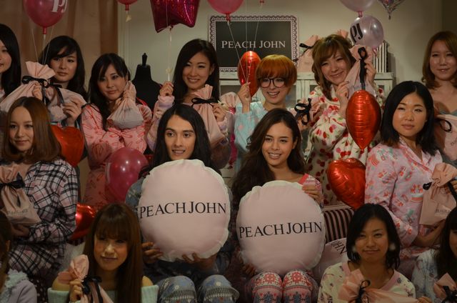 ネガティブモデル栗原類が出席！「ピーチ・ジョン カタログ2012冬号カバーお披露目イベント」フォトギャラリー（21枚目）