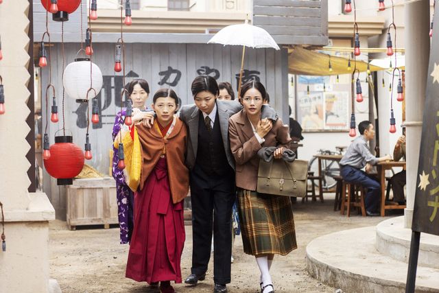 よね（土居志央梨）がけがをして…「虎に翼」第13回の場面写真：フォトギャラリー