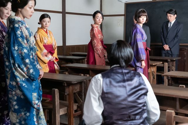 よね（土居志央梨）がけがをして…「虎に翼」第13回の場面写真（4枚目）