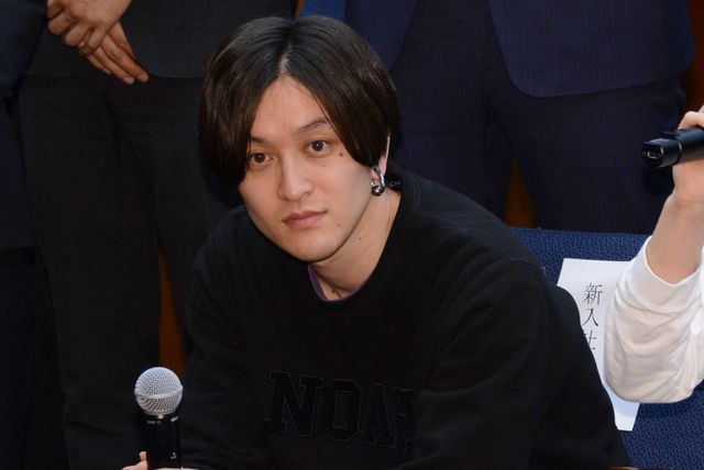 池松壮亮、テレ東新入社員の前にサプライズ登場！「宮本から君へ」（3枚目）