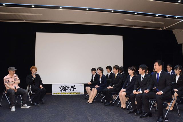 池松壮亮、テレ東新入社員の前にサプライズ登場！「宮本から君へ」（5枚目）