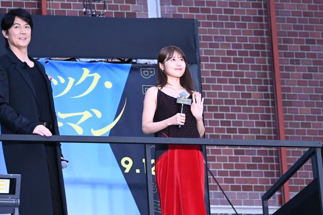 福山雅治＆有村架純、新宿降臨で騒然！映画『ブラック・ショーマン』公開直前イベント（6枚目）