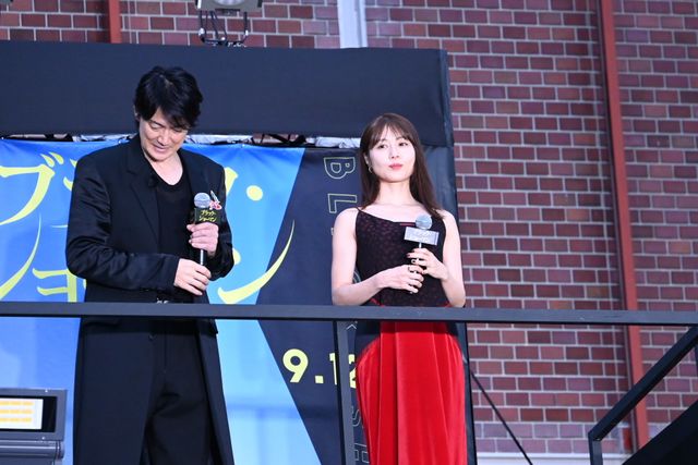 福山雅治＆有村架純、新宿降臨で騒然！映画『ブラック・ショーマン』公開直前イベント（10枚目）