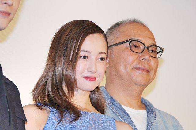 沢尻エリカ＆吉沢亮ら猫ポーズ！『猫は抱くもの』完成披露試写会（5枚目）