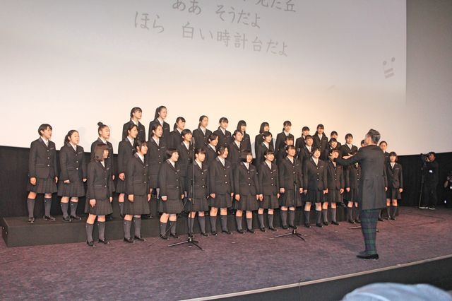 AKIRA「この道」大合唱を指揮:フォトギャラリー