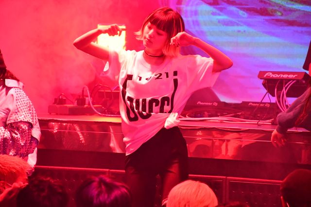 踊り狂う平手友梨奈も！「六本木クラス」初回場面写真：フォトギャラリー