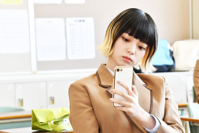 踊り狂う平手友梨奈も！「六本木クラス」初回場面写真（4枚目）