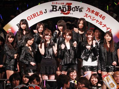 「BAD GIRLS」風の衣装で登場した乃木坂46