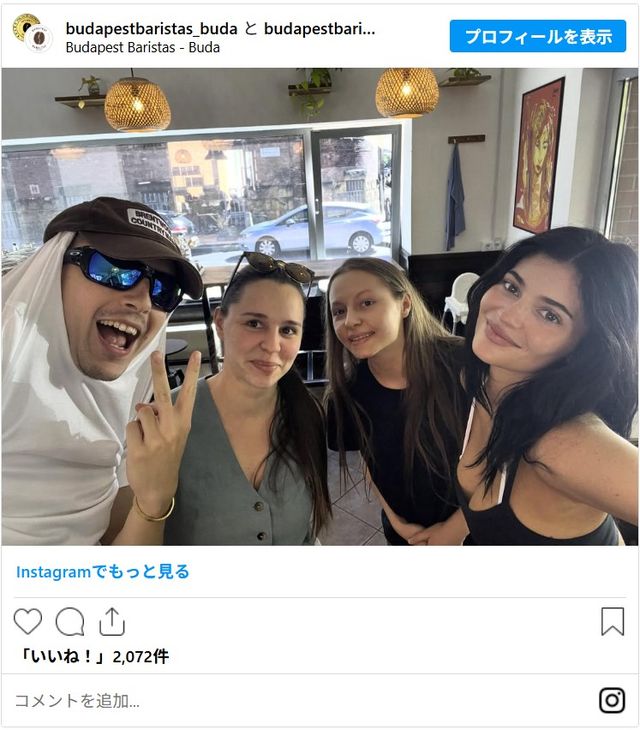 カフェ従業員たちとパチリ - 画像は「Budapest Baristas」Instagramのスクリーンショット