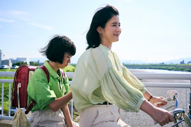 カンヌ映画祭コンペ部門出品が決定した早川千絵監督作『ルノワール』鈴木唯と石田ひかり